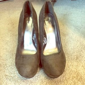 Great wedges! Worn once! Match everything